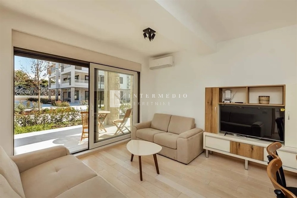 Квартира на продажу в Игало – 57 м², терраса и бассейн